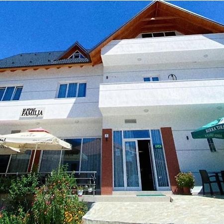 Bar-Restaurant-Hotel-Familja Klos Luaran gambar