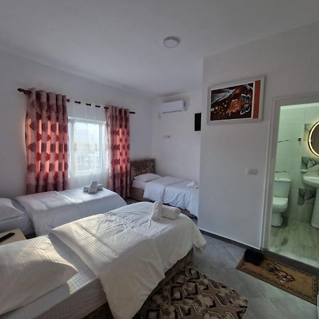 Bar-Restaurant-Hotel-Familja Klos Luaran gambar