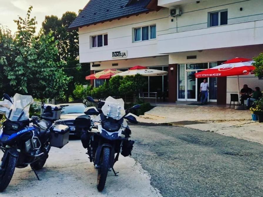 Bar-Restaurant-Hotel-Familja Klos Luaran gambar