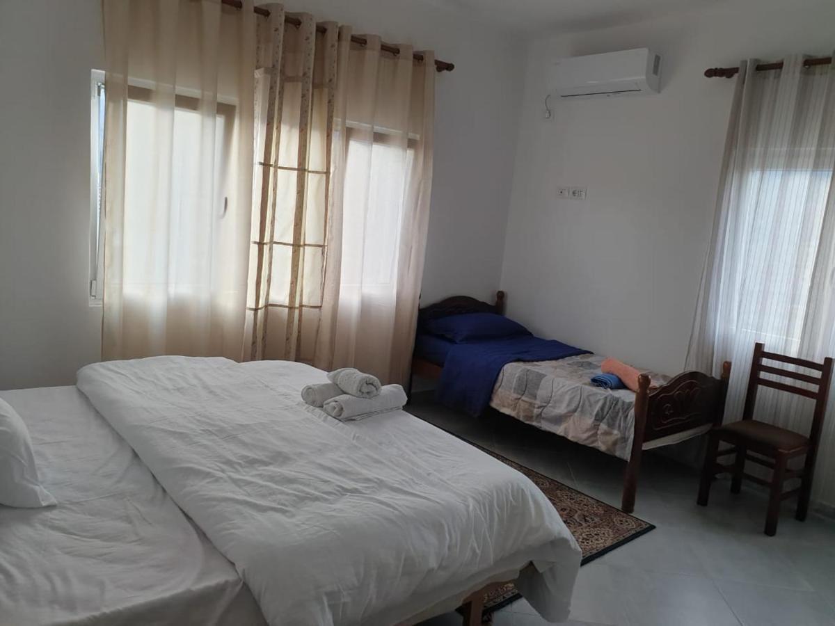 Bar-Restaurant-Hotel-Familja Klos Luaran gambar