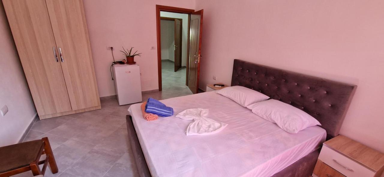 Bar-Restaurant-Hotel-Familja Klos Luaran gambar