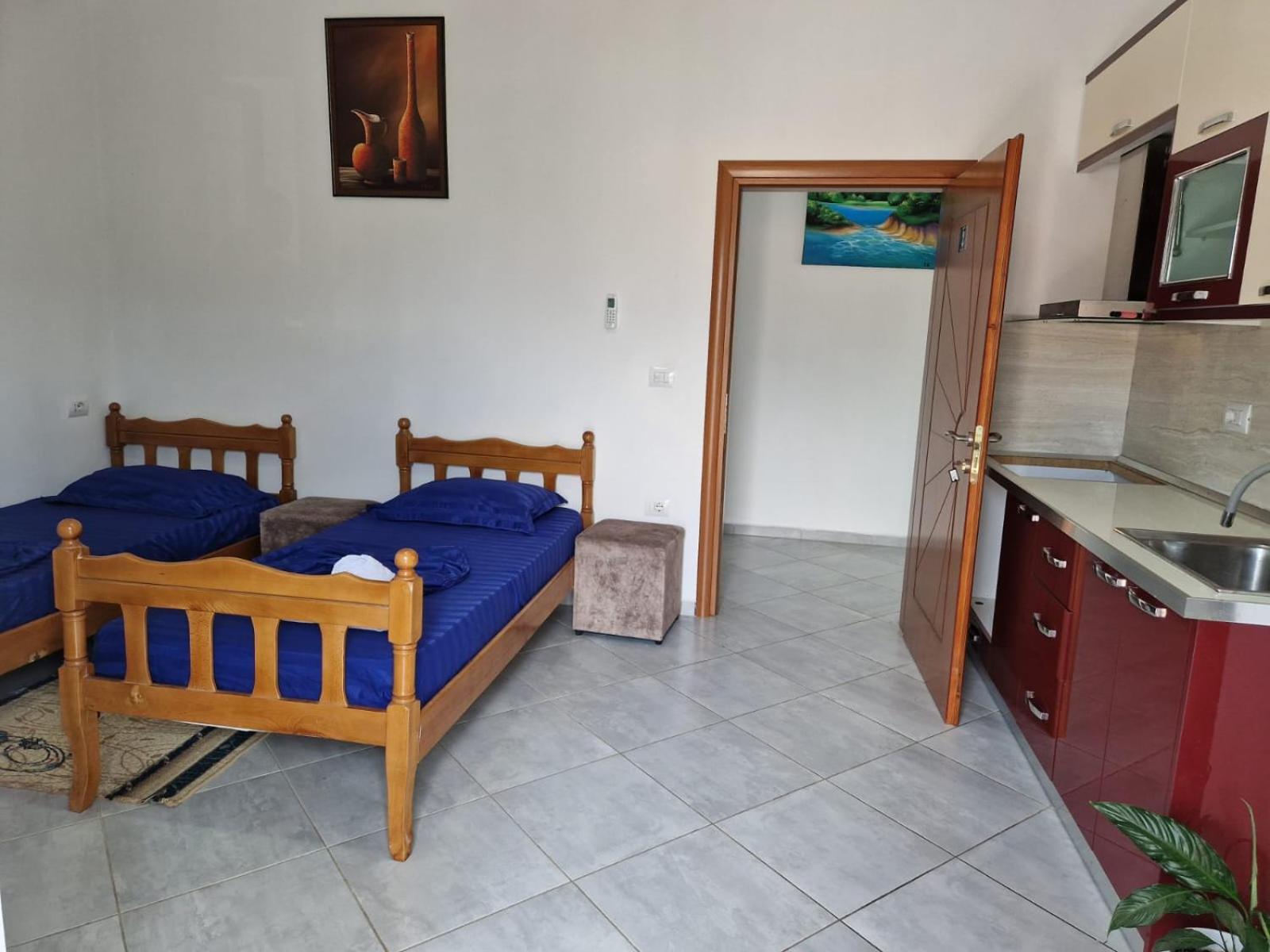 Bar-Restaurant-Hotel-Familja Klos Luaran gambar