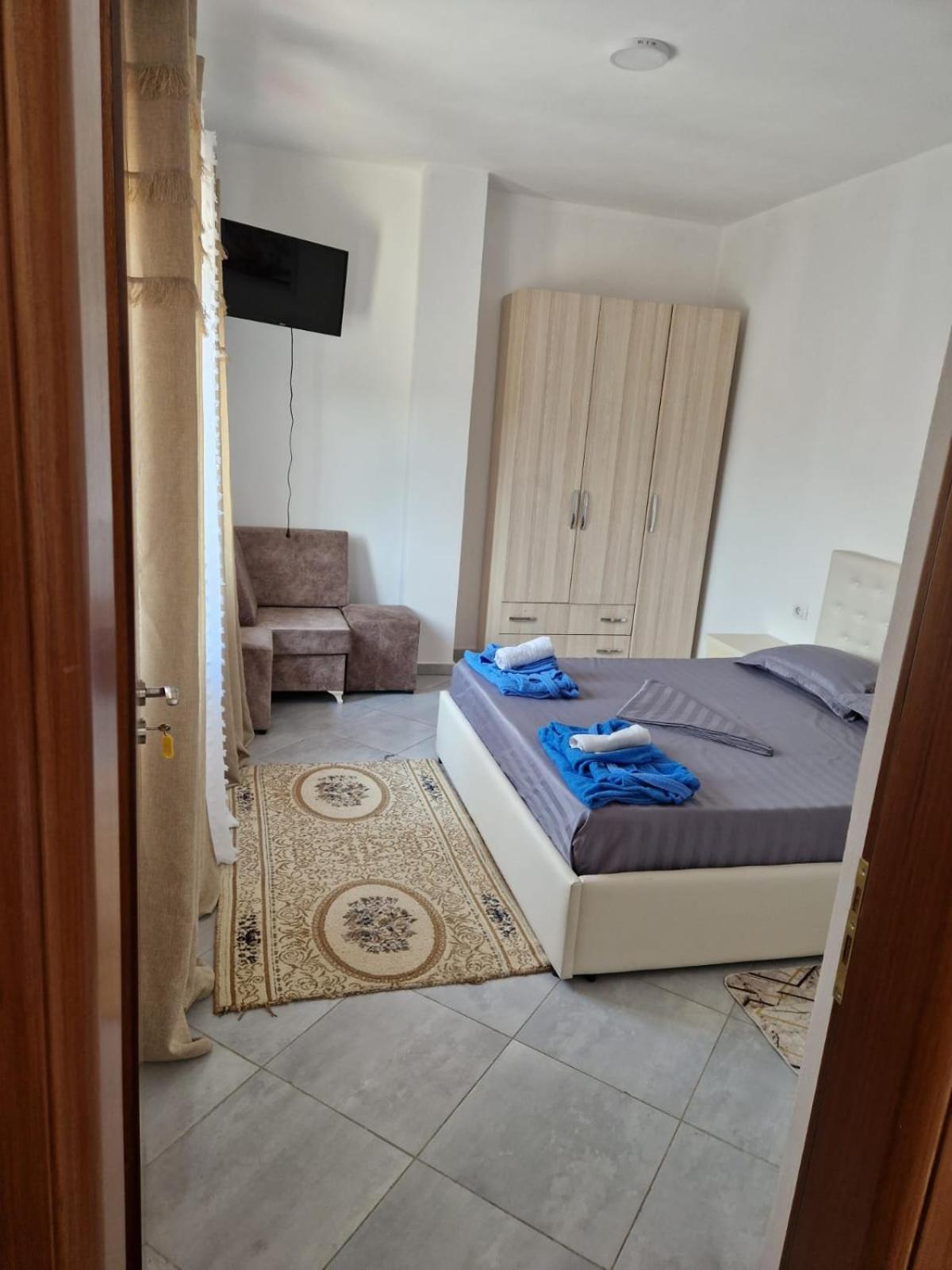 Bar-Restaurant-Hotel-Familja Klos Luaran gambar