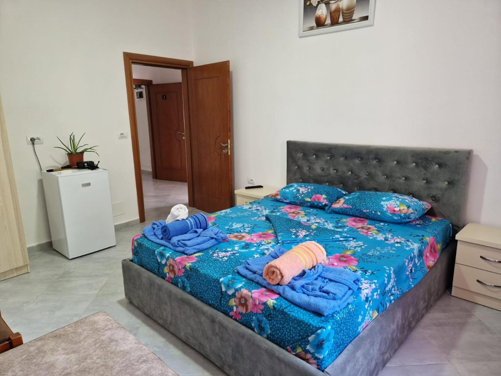 Bar-Restaurant-Hotel-Familja Klos Luaran gambar