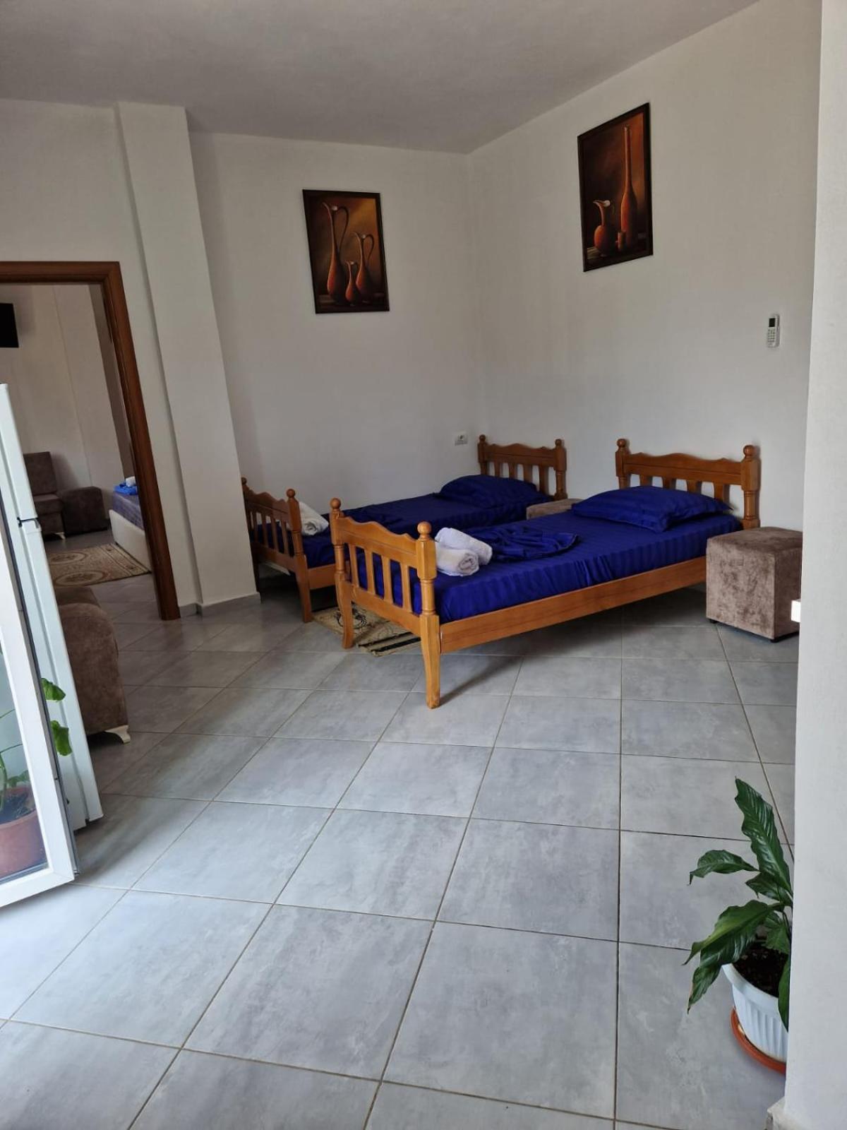 Bar-Restaurant-Hotel-Familja Klos Luaran gambar