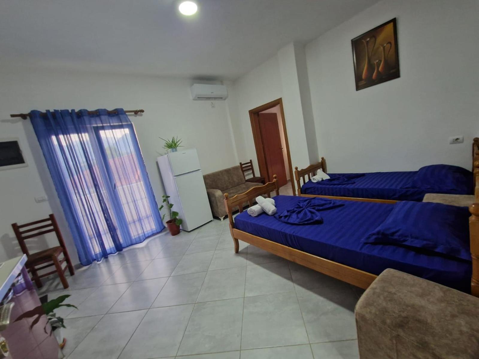 Bar-Restaurant-Hotel-Familja Klos Luaran gambar
