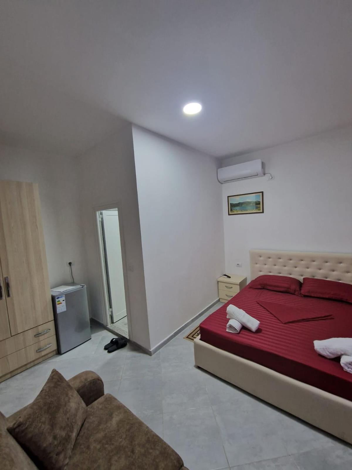 Bar-Restaurant-Hotel-Familja Klos Luaran gambar