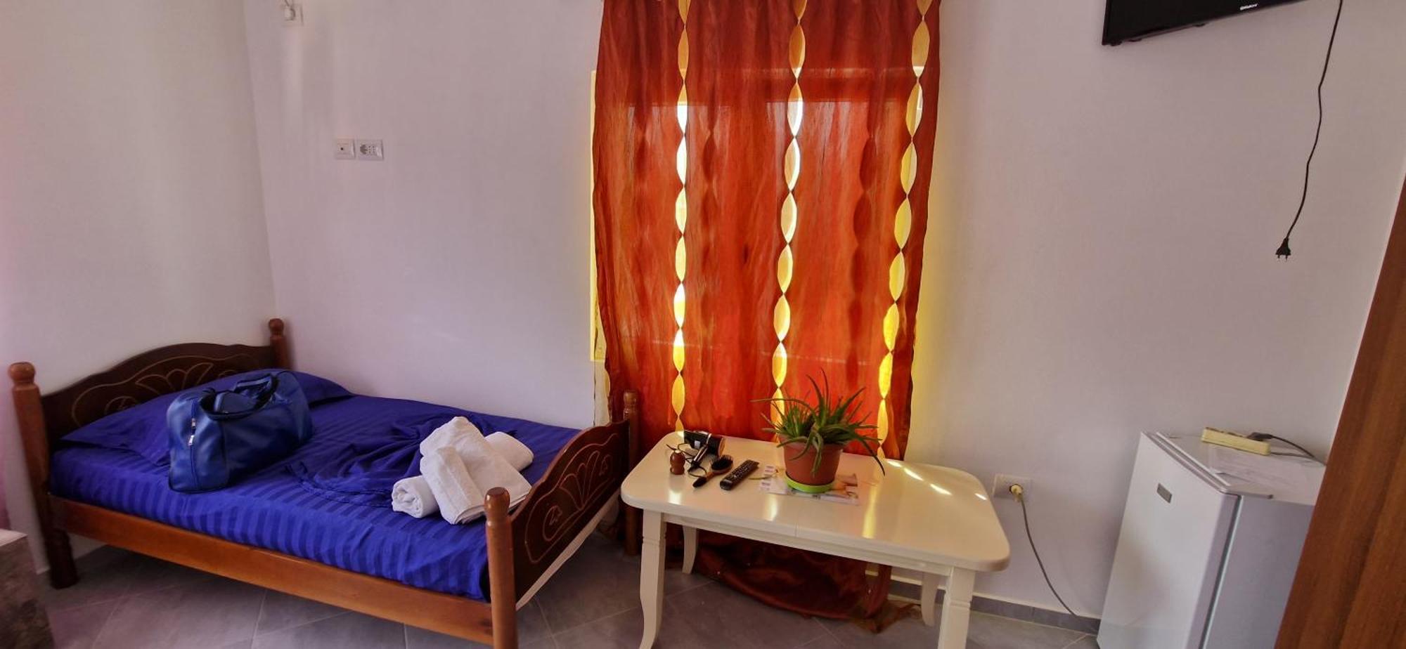 Bar-Restaurant-Hotel-Familja Klos Luaran gambar