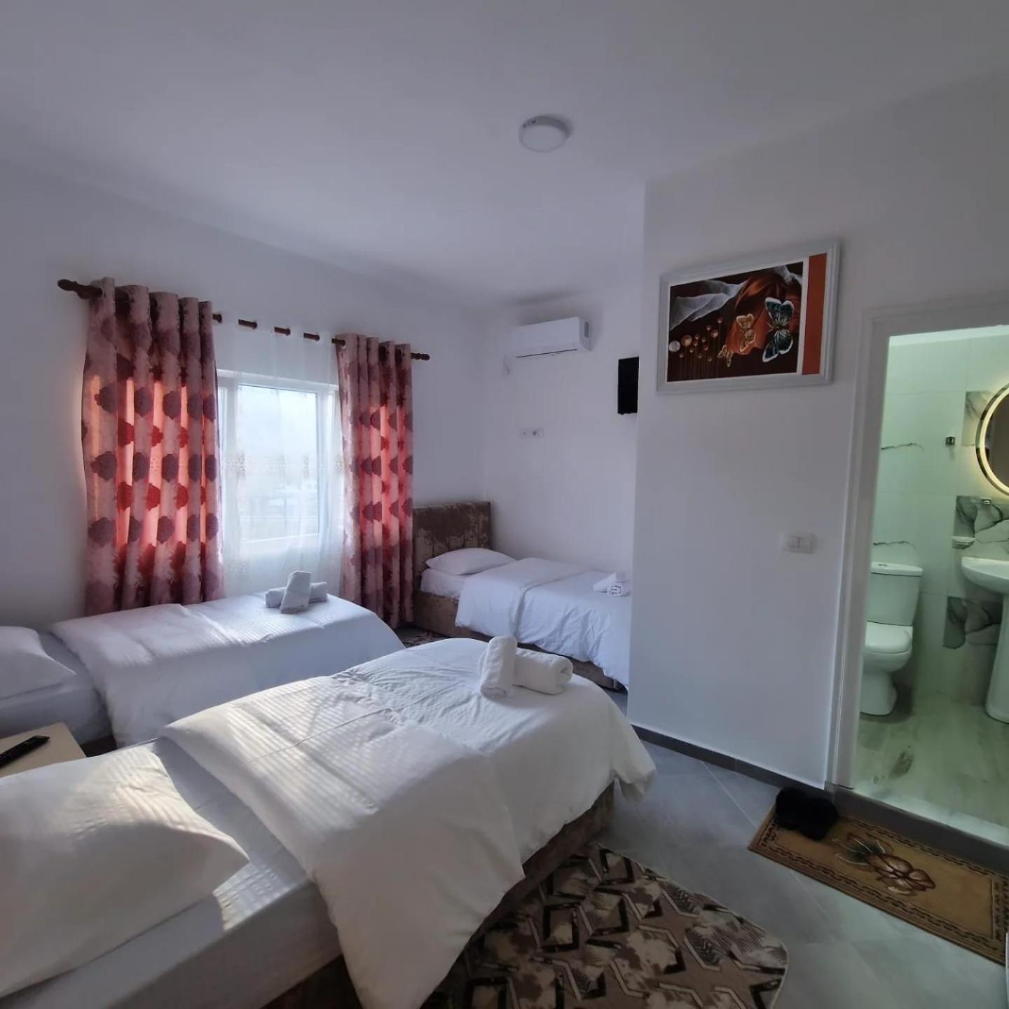 Bar-Restaurant-Hotel-Familja Klos Luaran gambar
