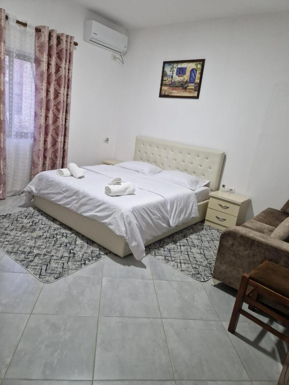 Bar-Restaurant-Hotel-Familja Klos Luaran gambar
